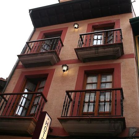 Pension Argueelles Ribadesella Exterior foto