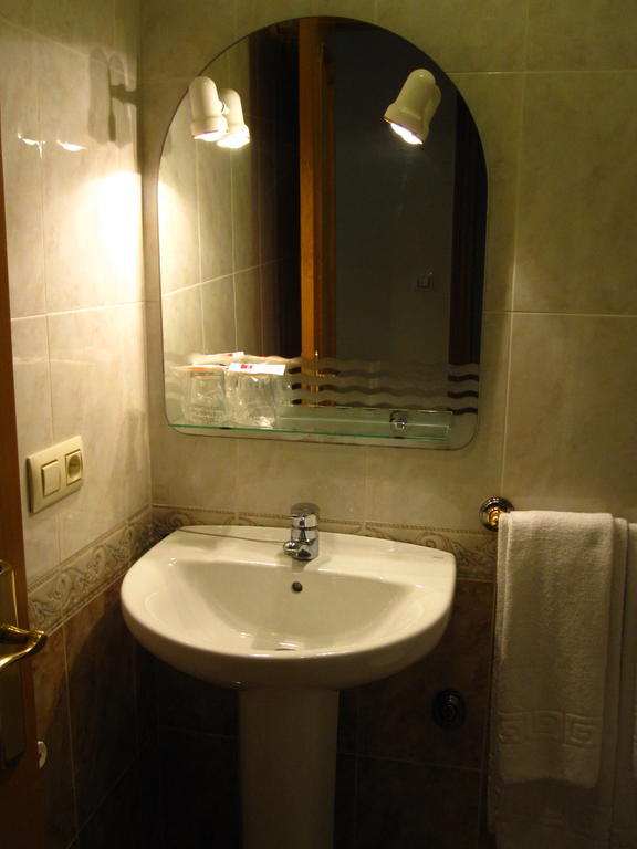 Pension Argueelles Ribadesella Cameră foto